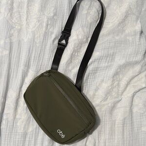 Obe Olive Green Crossbody Bag